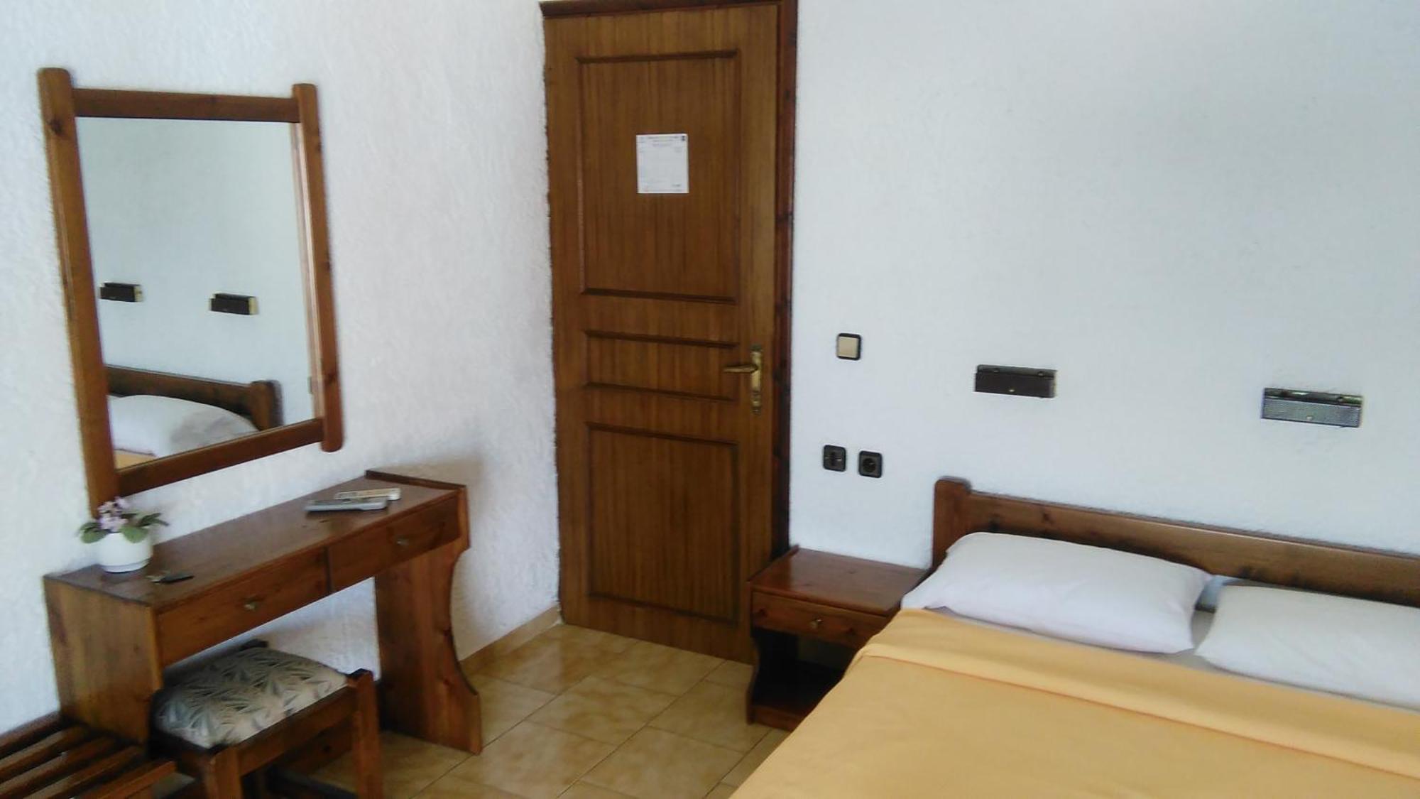 Hotel Lefkes Paralía Skotínis Værelse billede