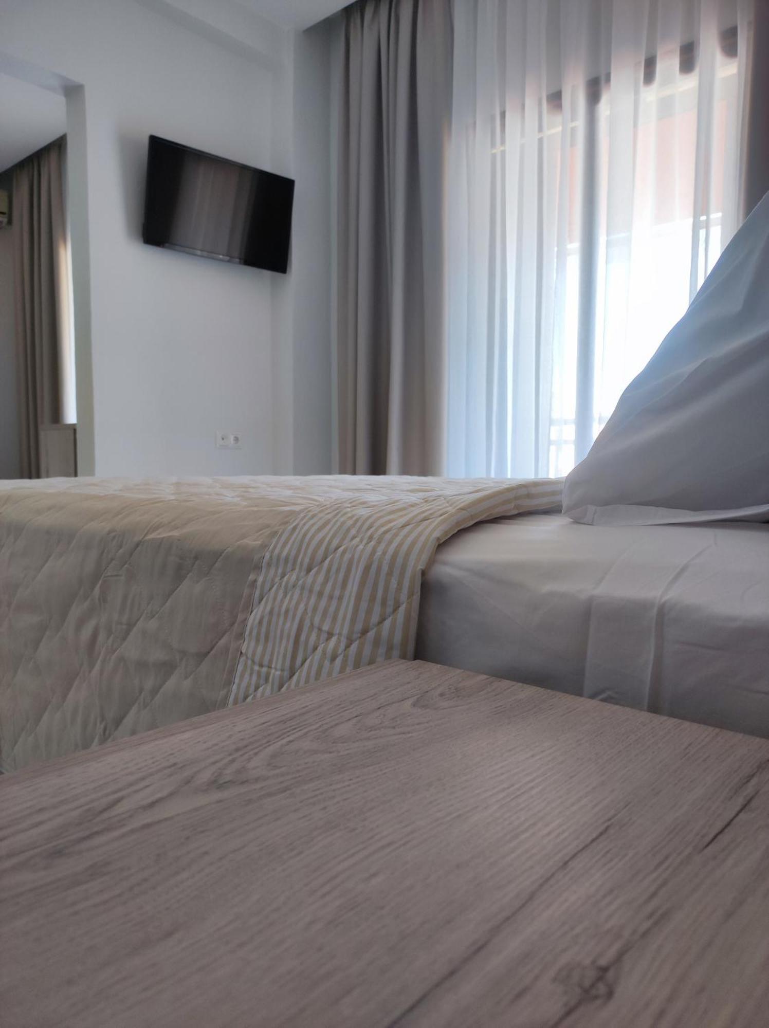 Hotel Lefkes Paralía Skotínis Værelse billede