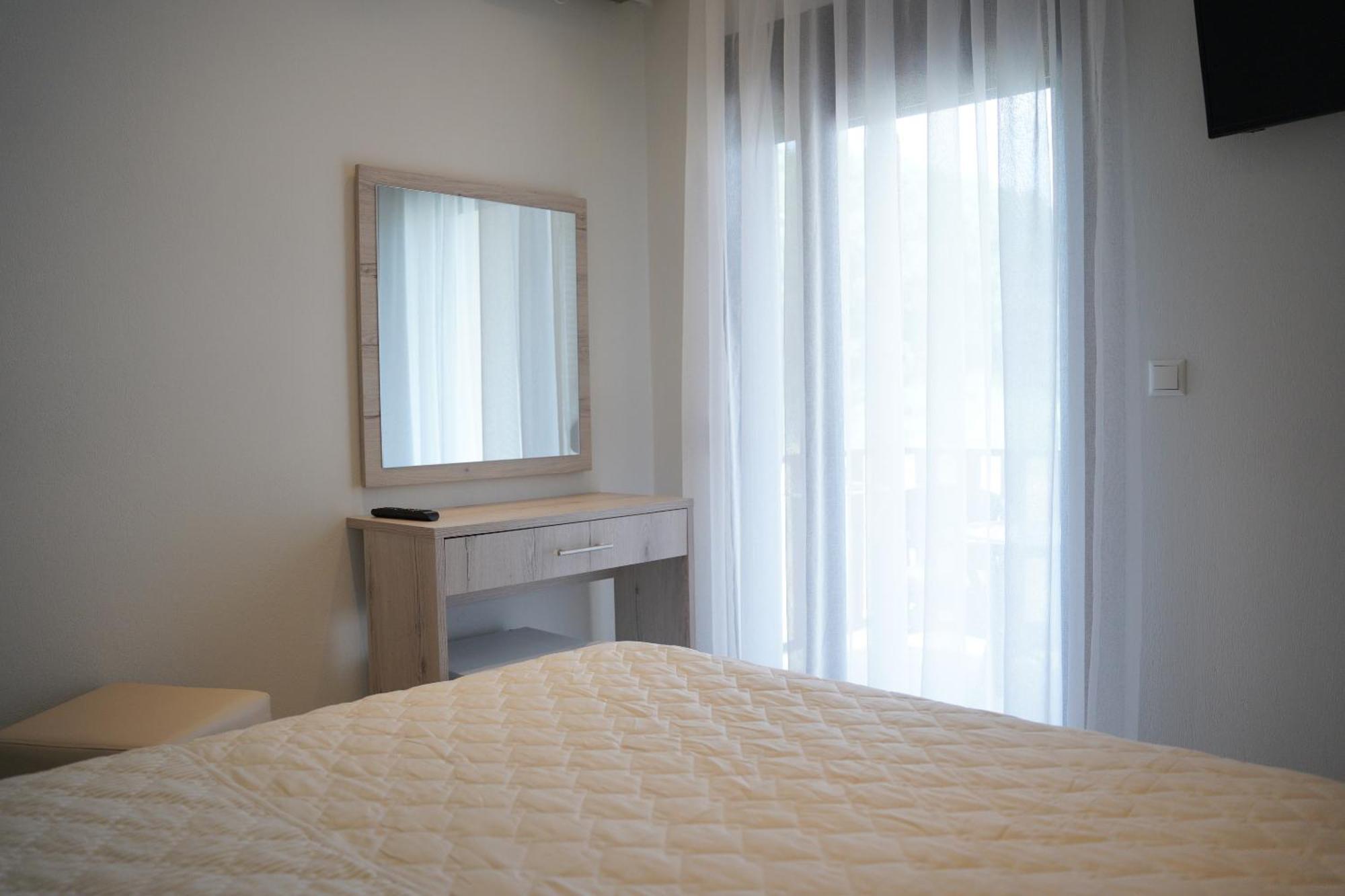 Hotel Lefkes Paralía Skotínis Eksteriør billede